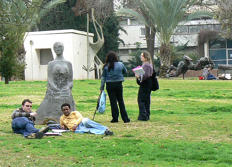 students and sculpture